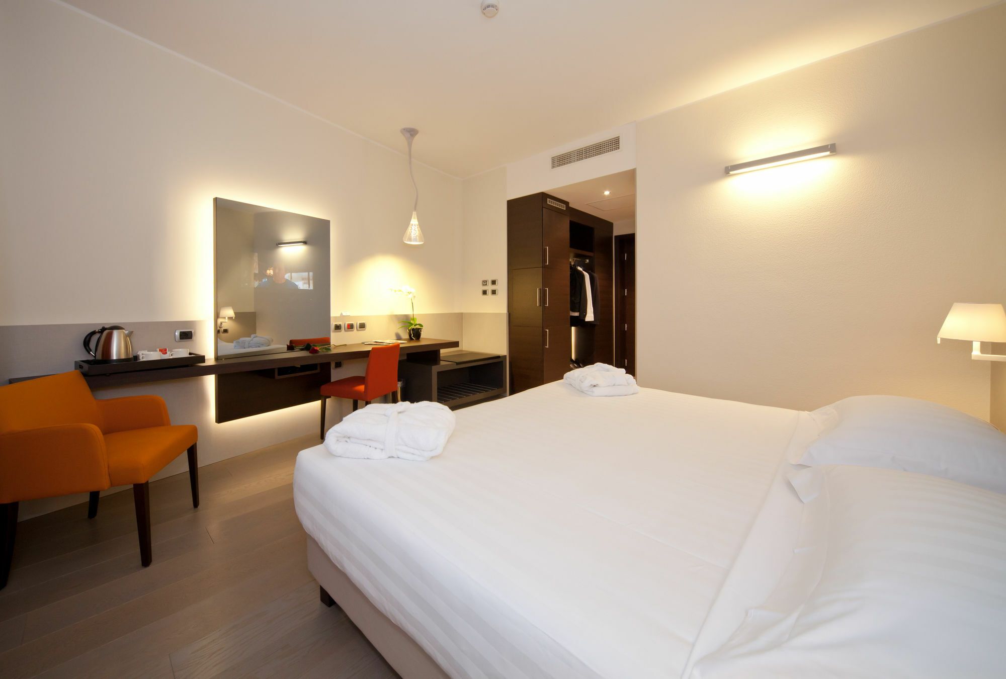 Rmh Modena Des Arts Hotel Luaran gambar